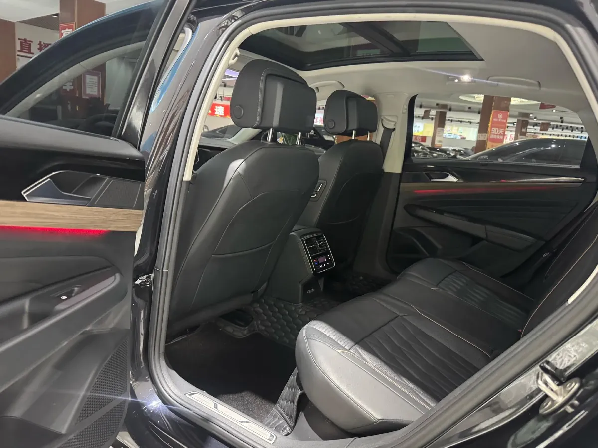 2019 Volvo V40 1.5T 152HP L4 6AT,autocango,china used car exporter,china ev exporter,chinese used car exporter,chinese used ev exporter