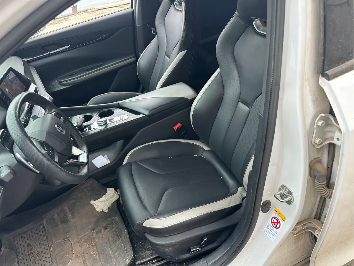 2023 ChangAn UNI-V 1.5T 188HP L4 7DCT,autocango,china used car exporter,china ev exporter,chinese used car exporter,chinese used ev exporter