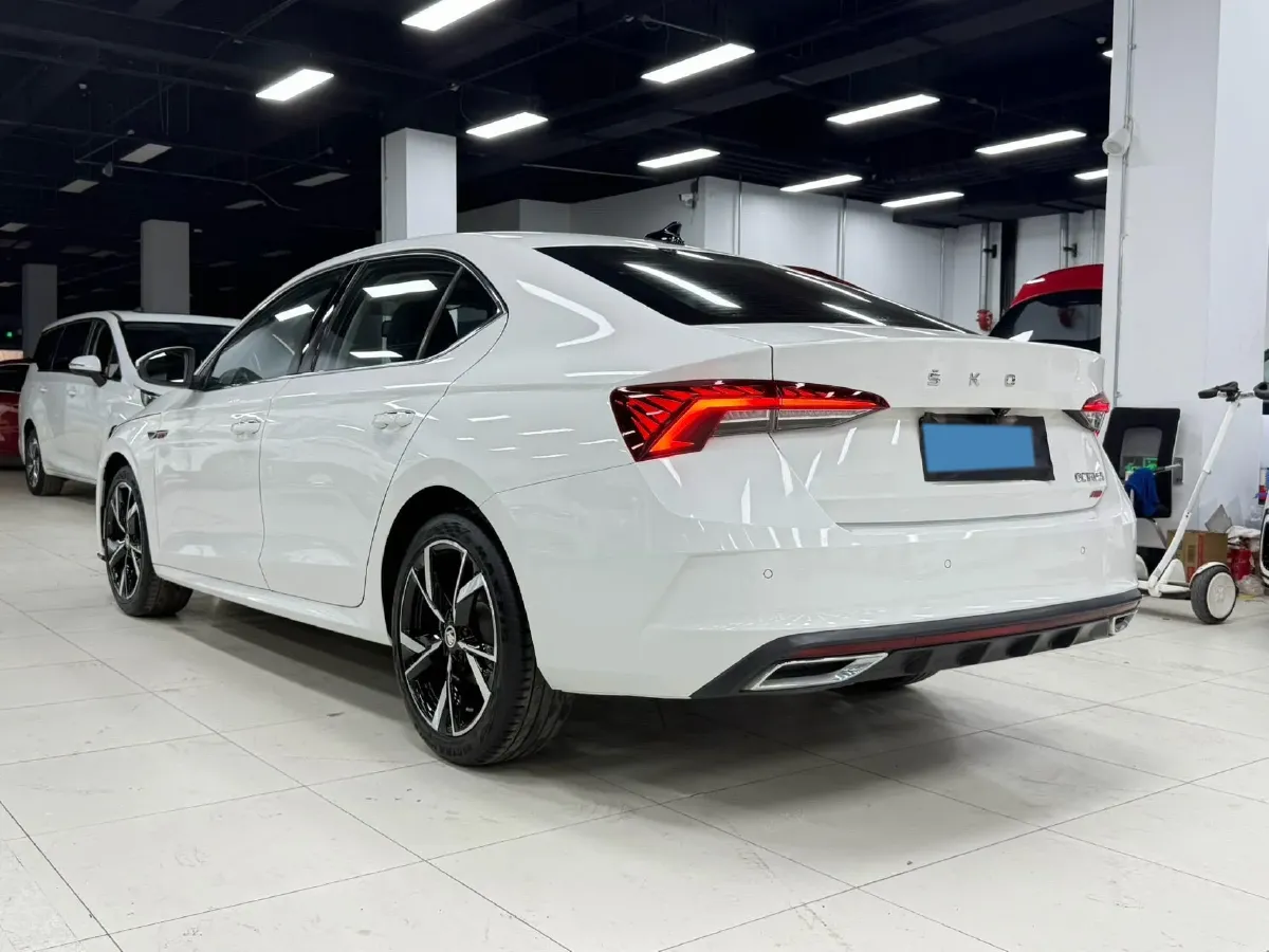 2022 Skoda Octavia 1.4T 150HP L4 7DCT,autocango,china used car exporter,china ev exporter,chinese used car exporter,chinese used ev exporter
