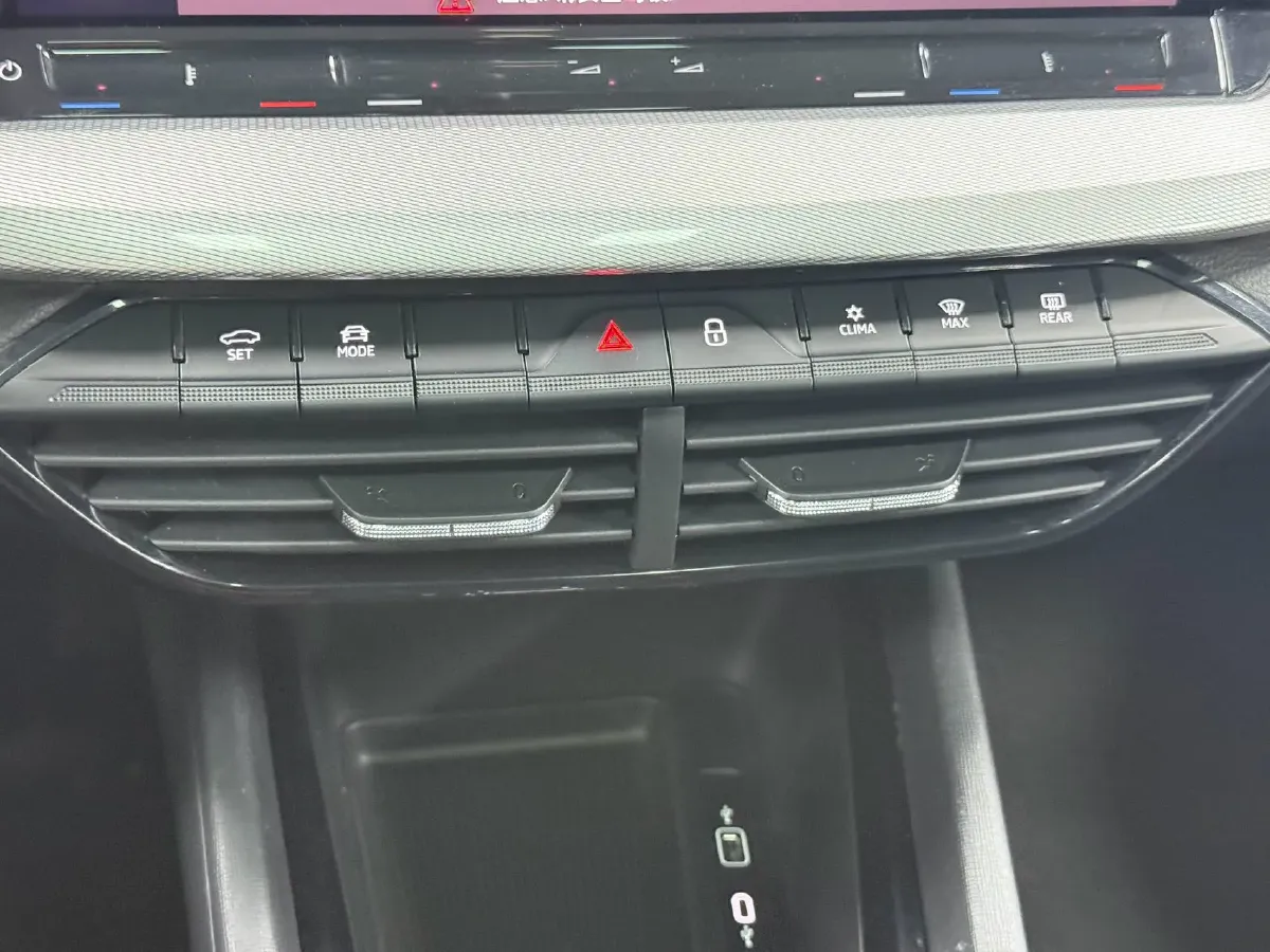 2022 Skoda Octavia 1.4T 150HP L4 7DCT,autocango,china used car exporter,china ev exporter,chinese used car exporter,chinese used ev exporter