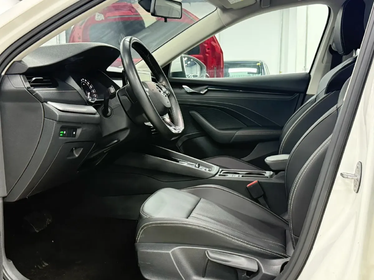 2022 Skoda Octavia 1.4T 150HP L4 7DCT,autocango,china used car exporter,china ev exporter,chinese used car exporter,chinese used ev exporter