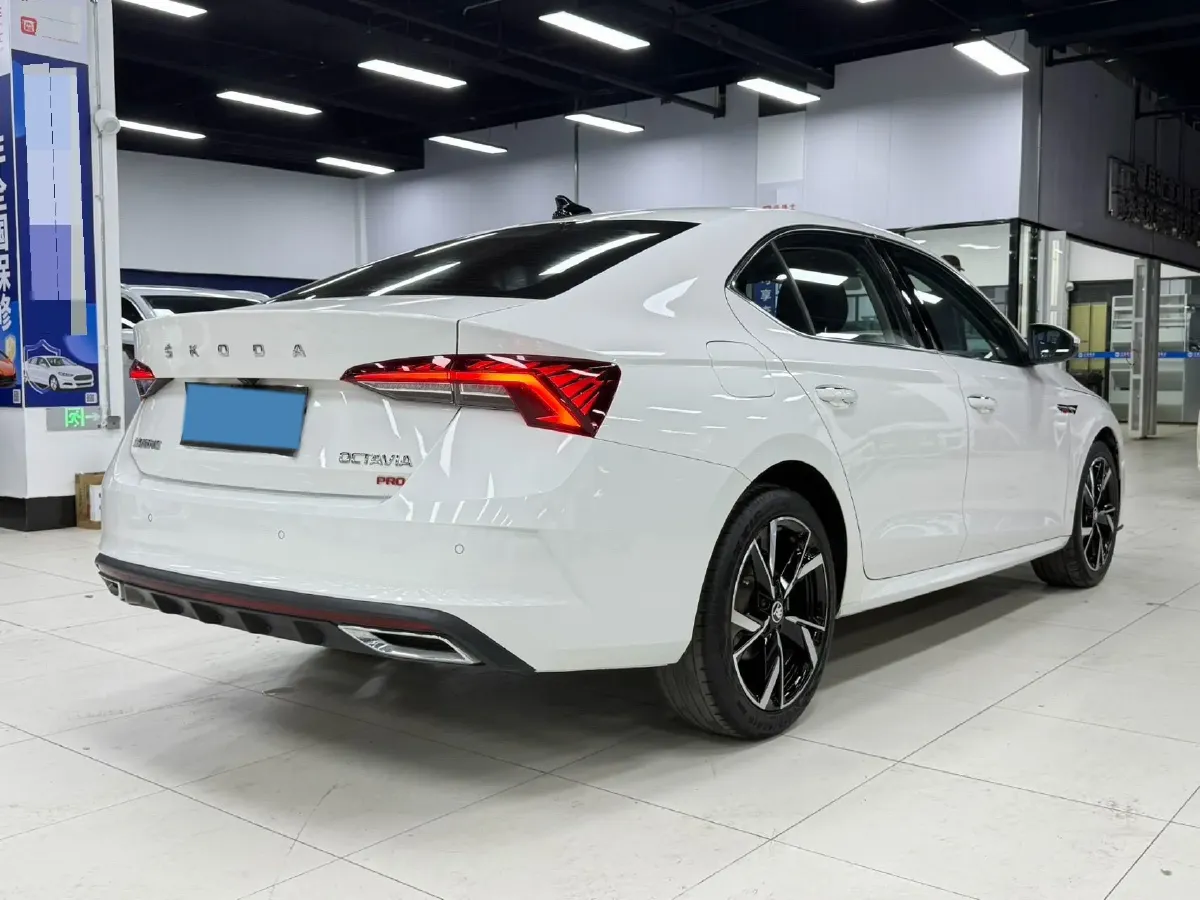 2022 Skoda Octavia 1.4T 150HP L4 7DCT,autocango,china used car exporter,china ev exporter,chinese used car exporter,chinese used ev exporter