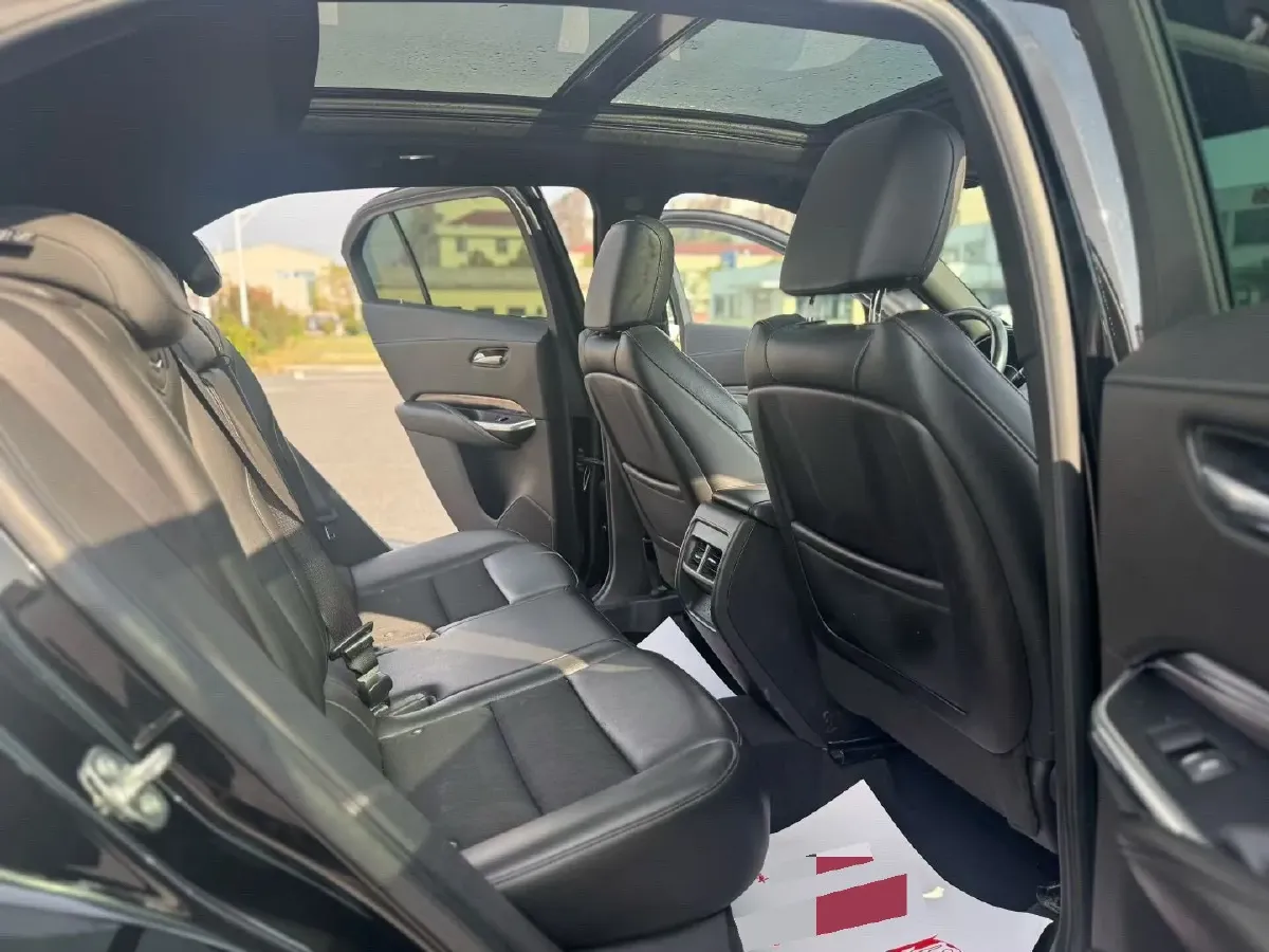 2021 Cadillac XT4 2.0T 237HP L4 9AT,autocango,china used car exporter,china ev exporter,chinese used car exporter,chinese used ev exporter