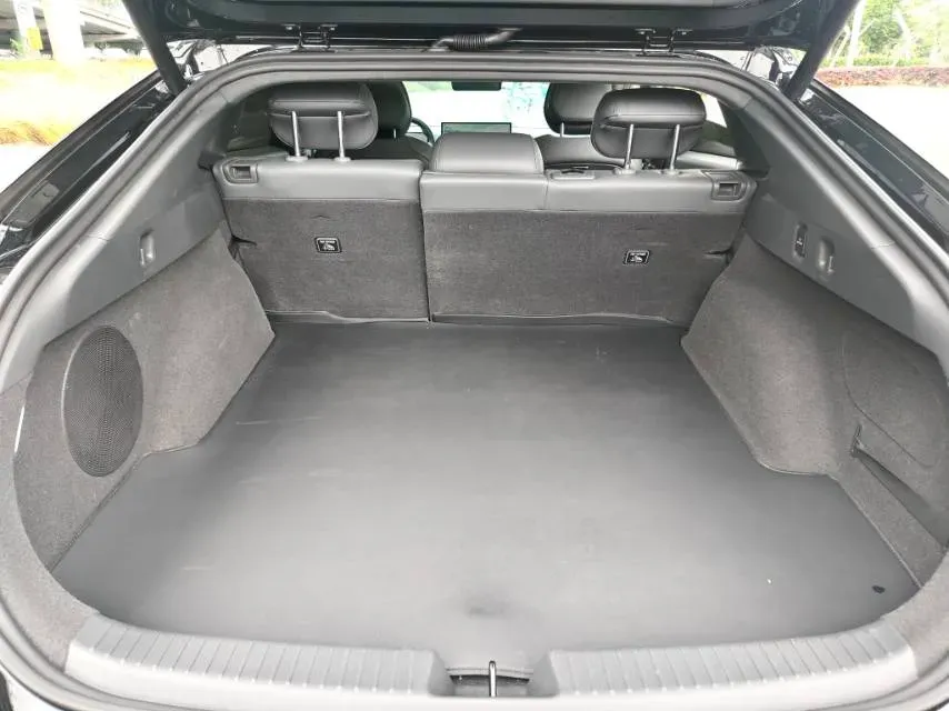 2024 Xpeng P7+ BEV 60.7KWH,autocango,china used car exporter,china ev exporter,chinese used car exporter,chinese used ev exporter