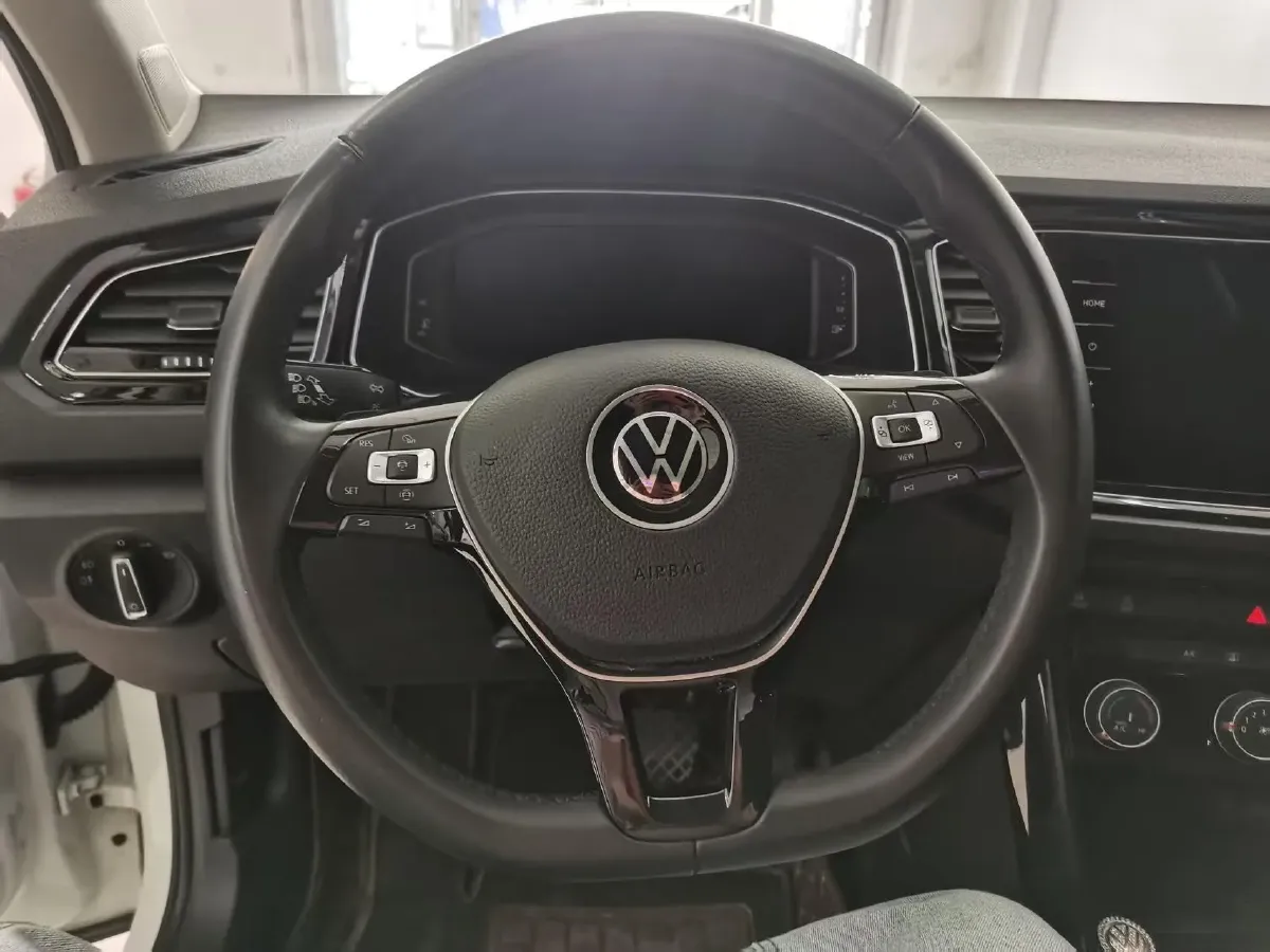 2021 Volkswagen T-Roc 1.4T 150HP L4 7DCT,autocango,china used car exporter,china ev exporter,chinese used car exporter,chinese used ev exporter