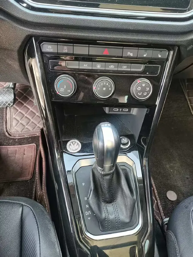 2021 Volkswagen T-Roc 1.4T 150HP L4 7DCT,autocango,china used car exporter,china ev exporter,chinese used car exporter,chinese used ev exporter
