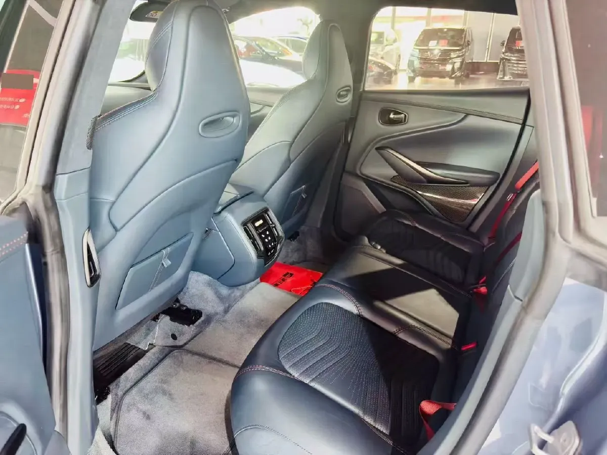 2021 Aston Martin DBX 4.0T 550HP V8 9AT,autocango,china used car exporter,china ev exporter,chinese used car exporter,chinese used ev exporter