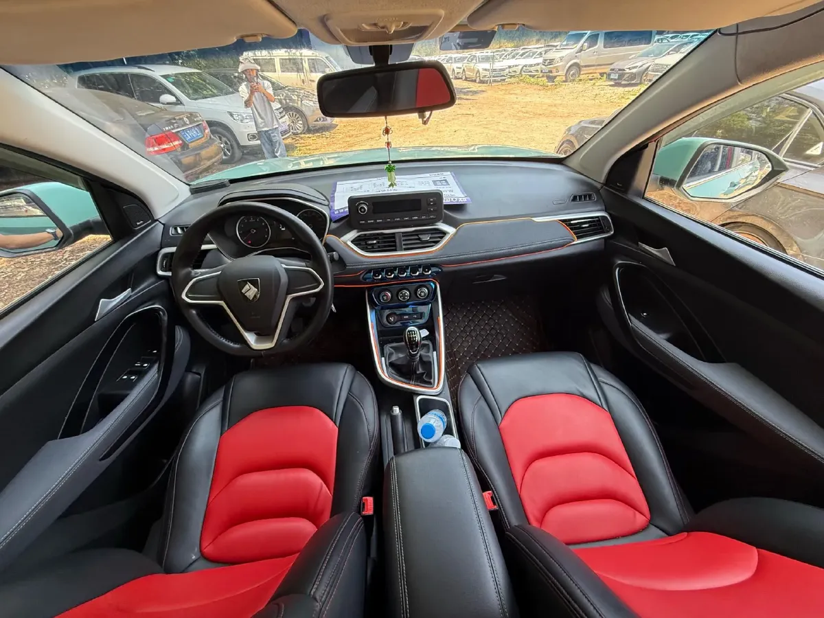 2018 BaoJun 530 1.5T 150HP L4 6MT,autocango,china used car exporter,china ev exporter,chinese used car exporter,chinese used ev exporter