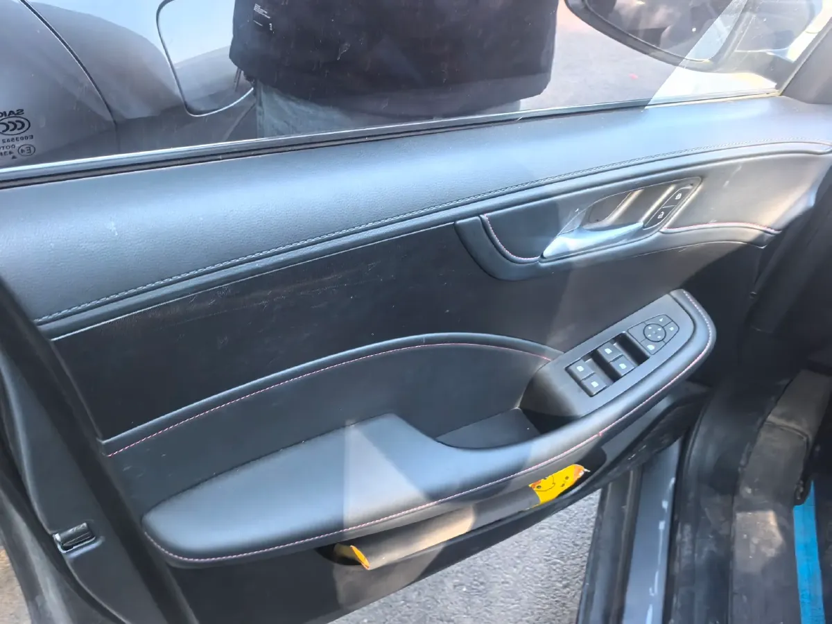 2023 Roewe i5 1.5L 129HP L4 CVT,autocango,china used car exporter,china ev exporter,chinese used car exporter,chinese used ev exporter