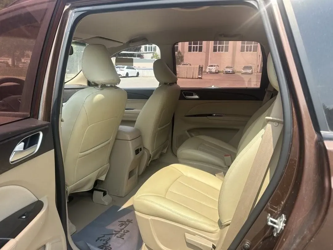 2019 BaoJun 730 1.5L 105HP L4 6MT,autocango,china used car exporter,china ev exporter,chinese used car exporter,chinese used ev exporter