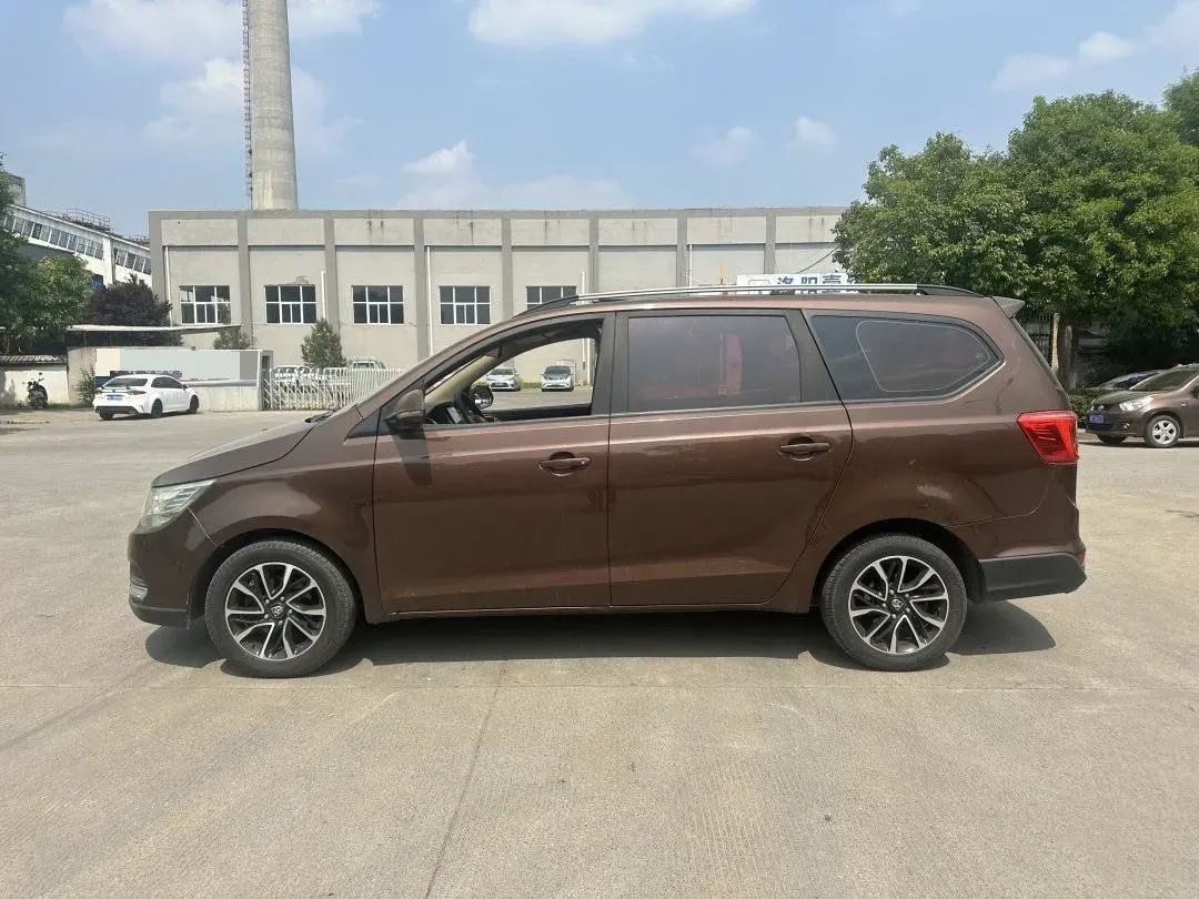 2019 BaoJun 730 1.5L 105HP L4 6MT,autocango,china used car exporter,china ev exporter,chinese used car exporter,chinese used ev exporter