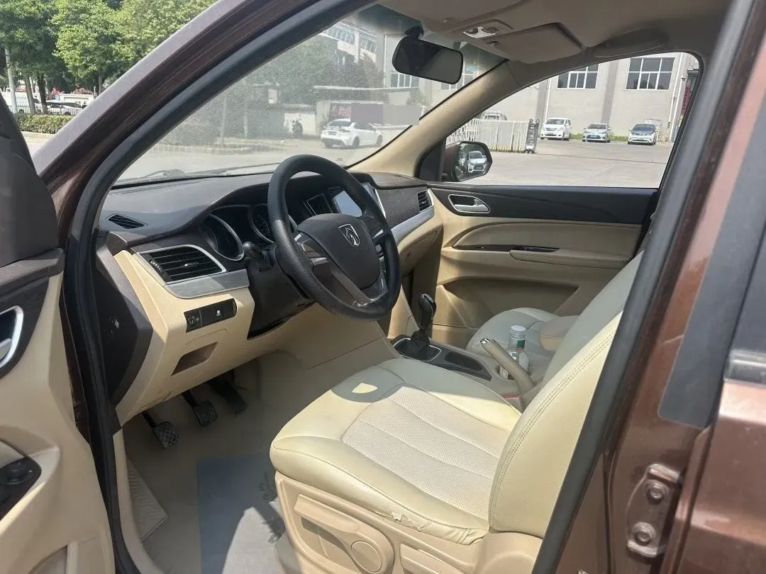 2019 BaoJun 730 1.5L 105HP L4 6MT,autocango,china used car exporter,china ev exporter,chinese used car exporter,chinese used ev exporter