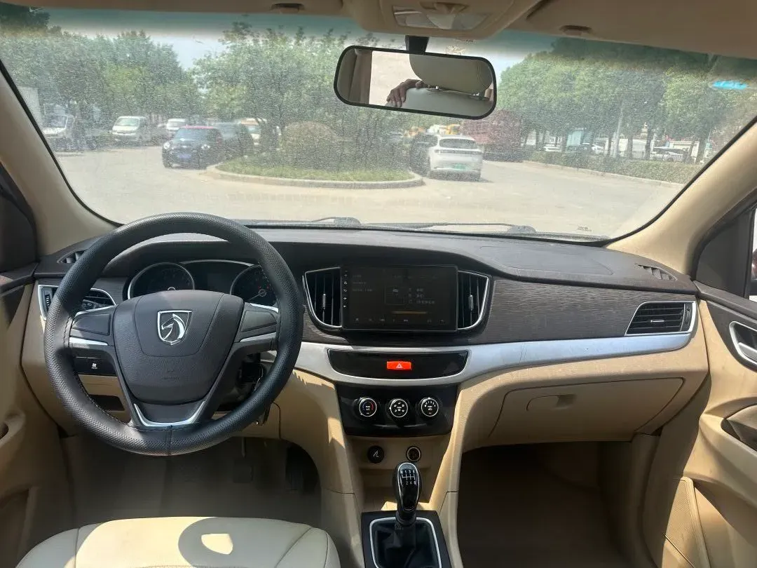 2019 BaoJun 730 1.5L 105HP L4 6MT,autocango,china used car exporter,china ev exporter,chinese used car exporter,chinese used ev exporter