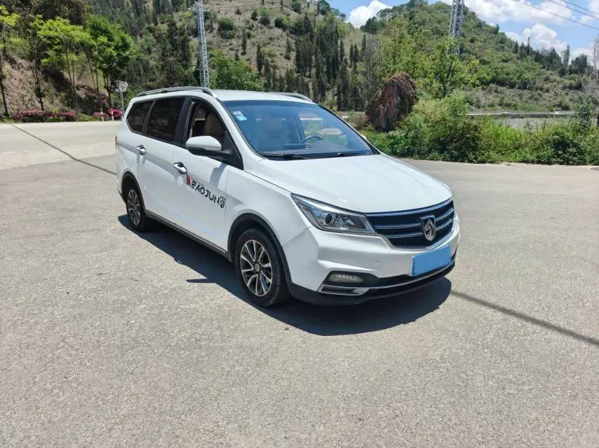 2017 BaoJun 730 1.5T 150HP L4 6MT,autocango,china used car exporter,china ev exporter,chinese used car exporter,chinese used ev exporter