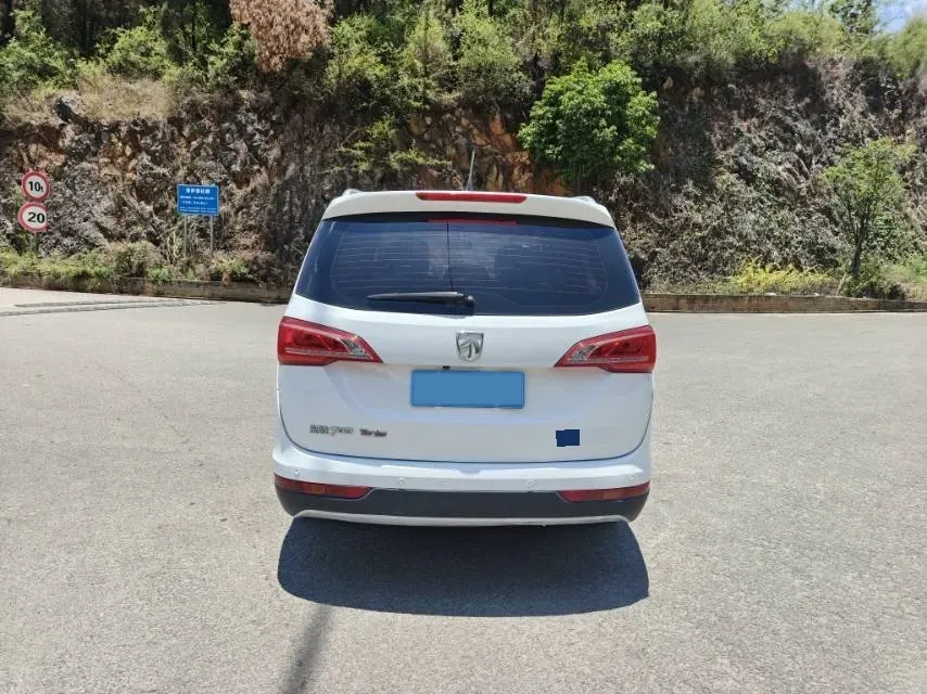 2017 BaoJun 730 1.5T 150HP L4 6MT,autocango,china used car exporter,china ev exporter,chinese used car exporter,chinese used ev exporter