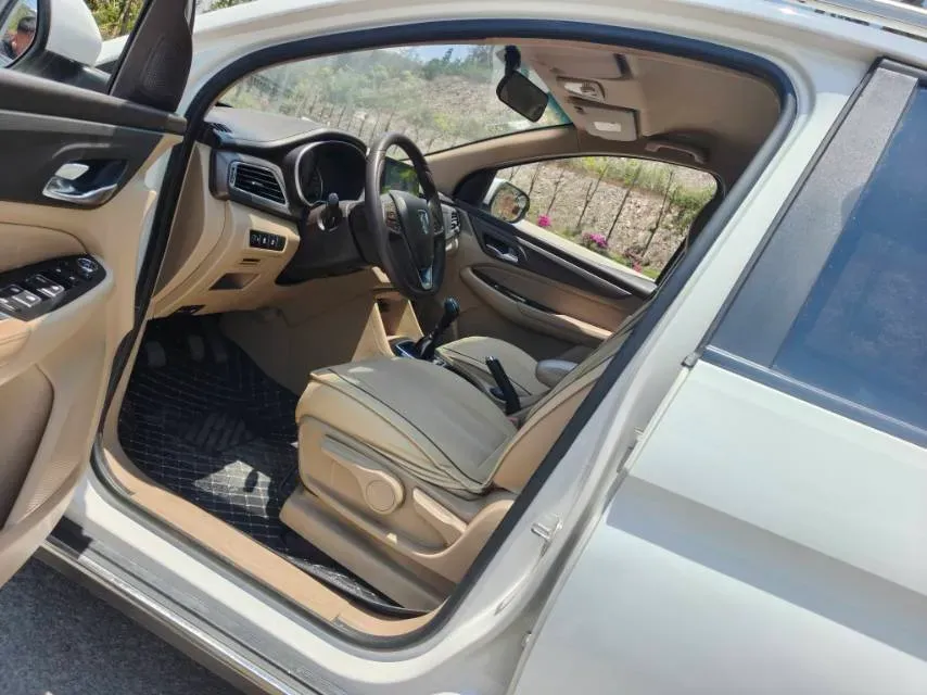 2017 BaoJun 730 1.5T 150HP L4 6MT,autocango,china used car exporter,china ev exporter,chinese used car exporter,chinese used ev exporter