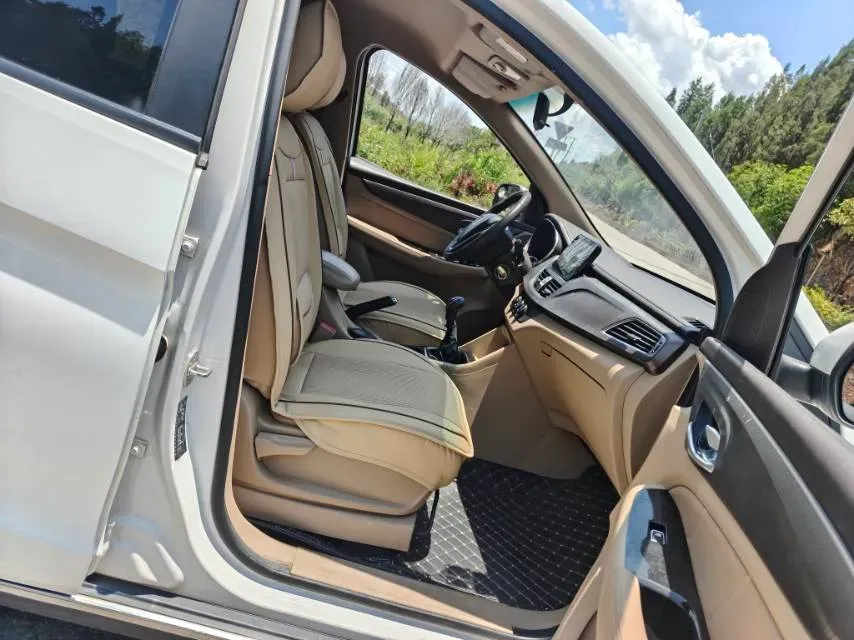 2017 BaoJun 730 1.5T 150HP L4 6MT,autocango,china used car exporter,china ev exporter,chinese used car exporter,chinese used ev exporter