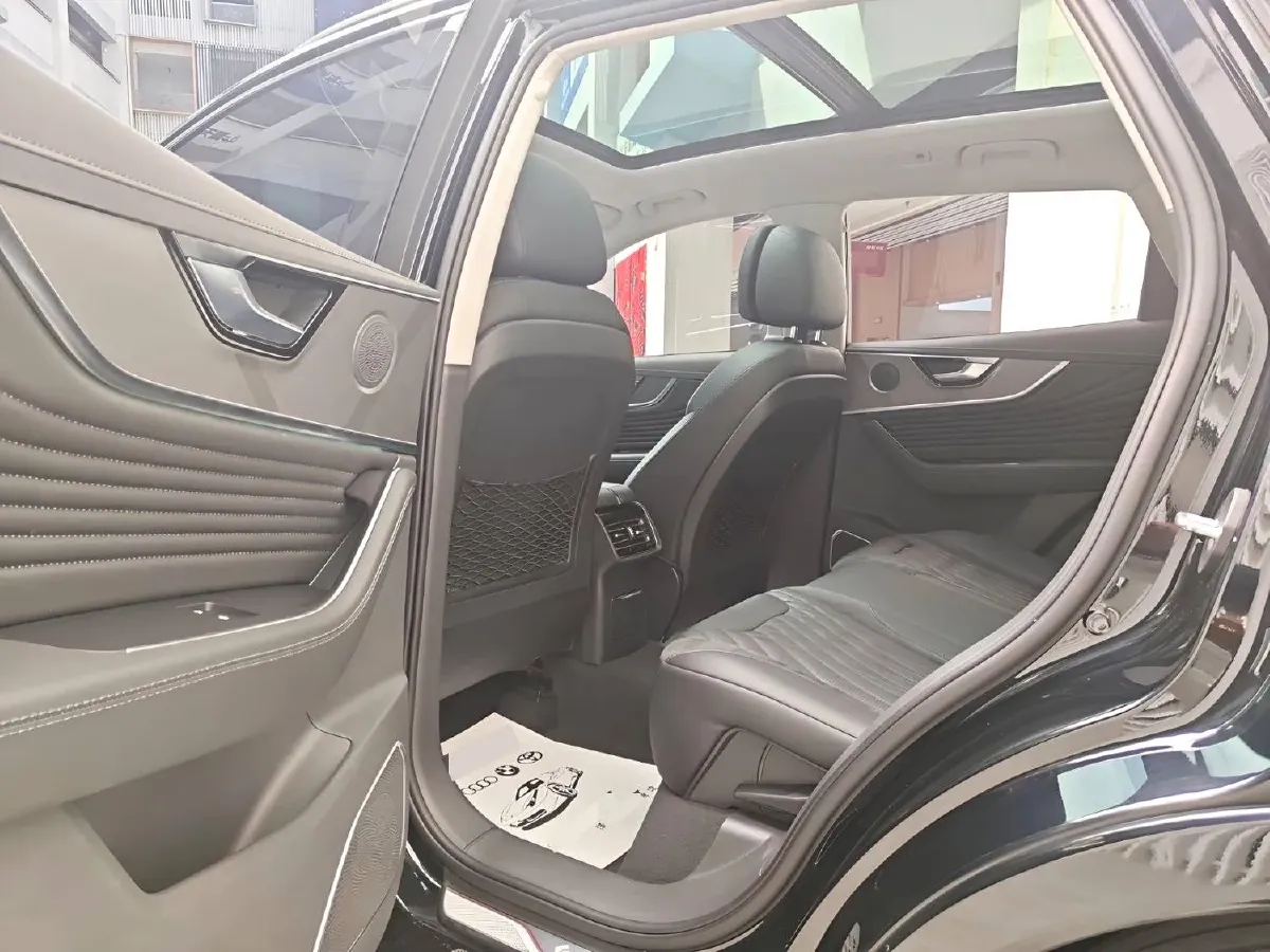 2023 HongQi HS5 2.0T 252HP L4 8AT,autocango,china used car exporter,china ev exporter,chinese used car exporter,chinese used ev exporter