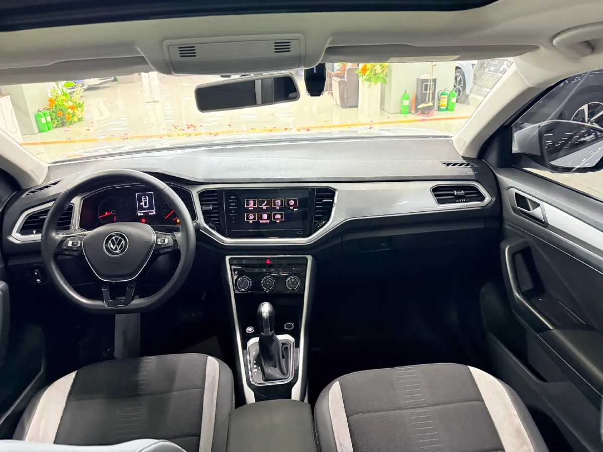 2022 Volkswagen T-Roc 1.4T 150HP L4 7DCT,autocango,china used car exporter,china ev exporter,chinese used car exporter,chinese used ev exporter