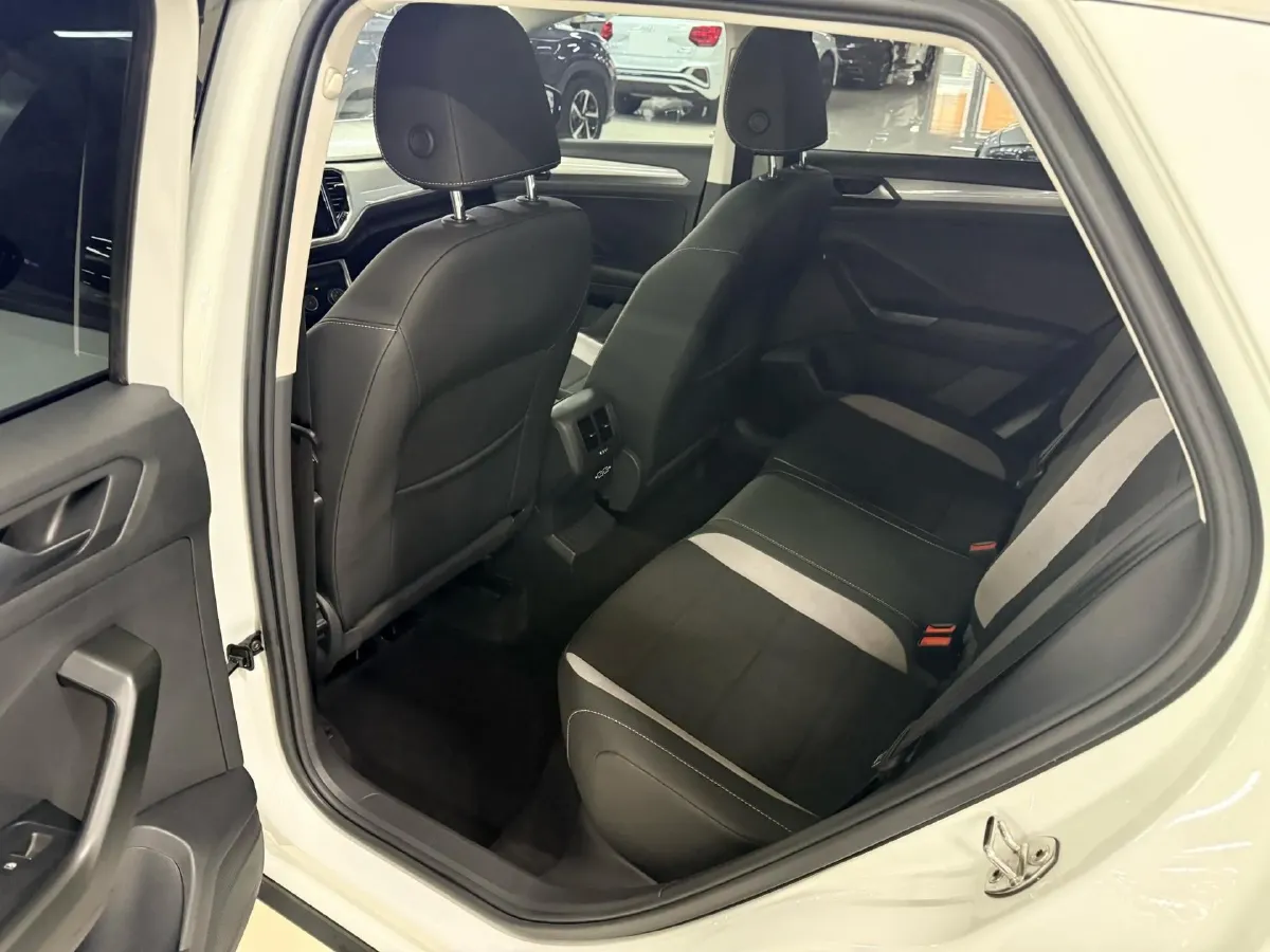 2022 Volkswagen T-Roc 1.4T 150HP L4 7DCT,autocango,china used car exporter,china ev exporter,chinese used car exporter,chinese used ev exporter
