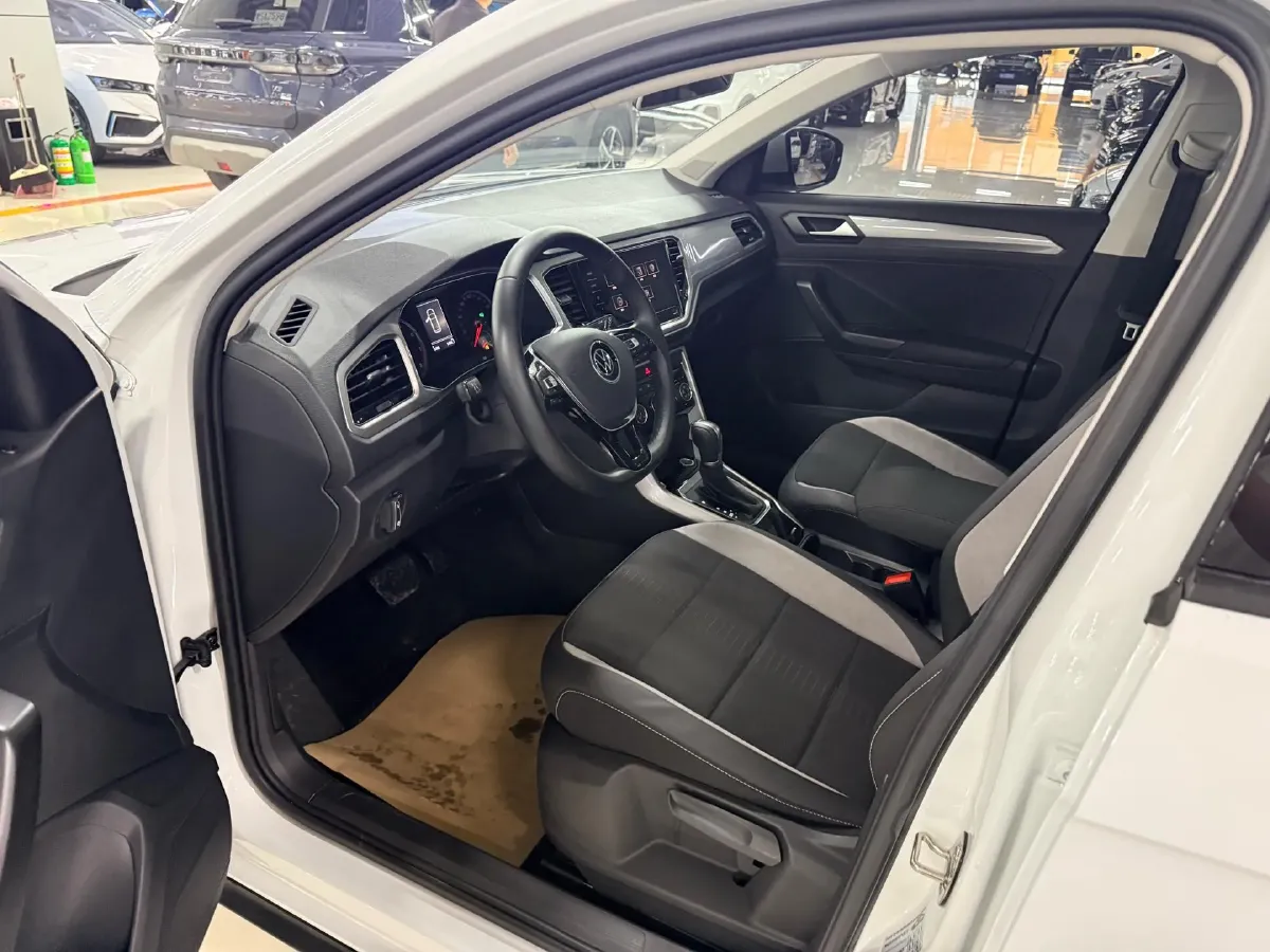 2022 Volkswagen T-Roc 1.4T 150HP L4 7DCT,autocango,china used car exporter,china ev exporter,chinese used car exporter,chinese used ev exporter