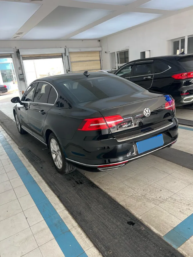 2018 Volkswagen Magotan 1.8T 180HP L4 7DCT,autocango,china used car exporter,china ev exporter,chinese used car exporter,chinese used ev exporter