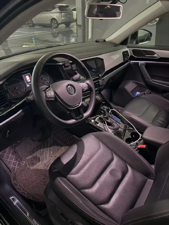 2019 Jeep Cherokee 2.0T 234HP L4 9AT,autocango,china used car exporter,china ev exporter,chinese used car exporter,chinese used ev exporter