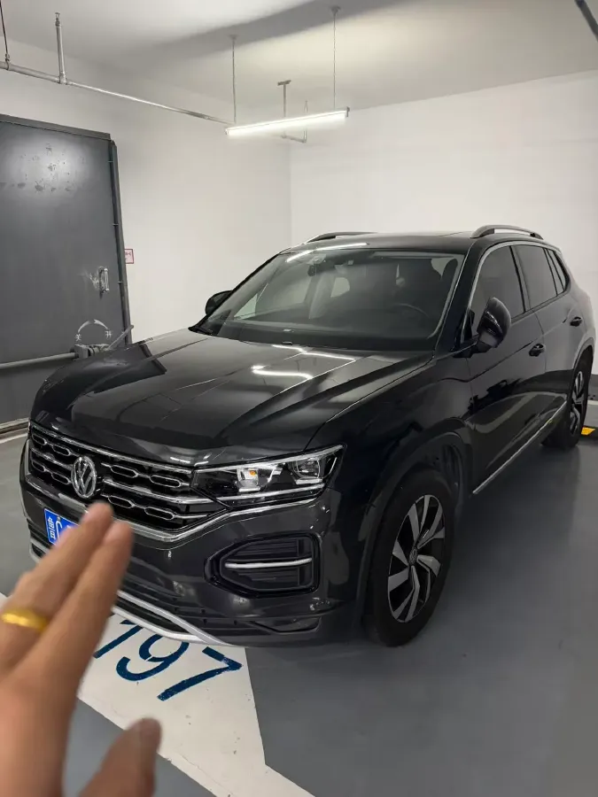 2019 Jeep Cherokee 2.0T 234HP L4 9AT,autocango,china used car exporter,china ev exporter,chinese used car exporter,chinese used ev exporter
