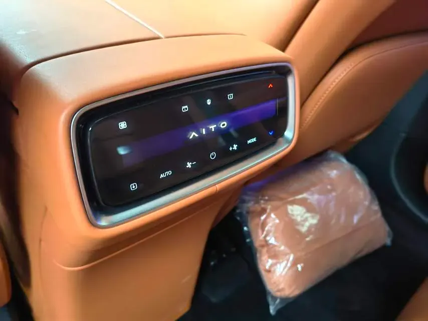 2024 AITO AITO M9 1.5T 152HP L4 REEV 42KWH,autocango,china used car exporter,china ev exporter,chinese used car exporter,chinese used ev exporter