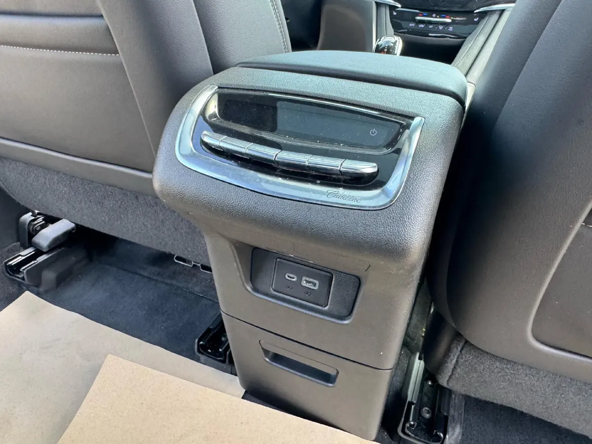 2021 Cadillac XT6 2.0T 237HP L4 9AT,autocango,china used car exporter,china ev exporter,chinese used car exporter,chinese used ev exporter