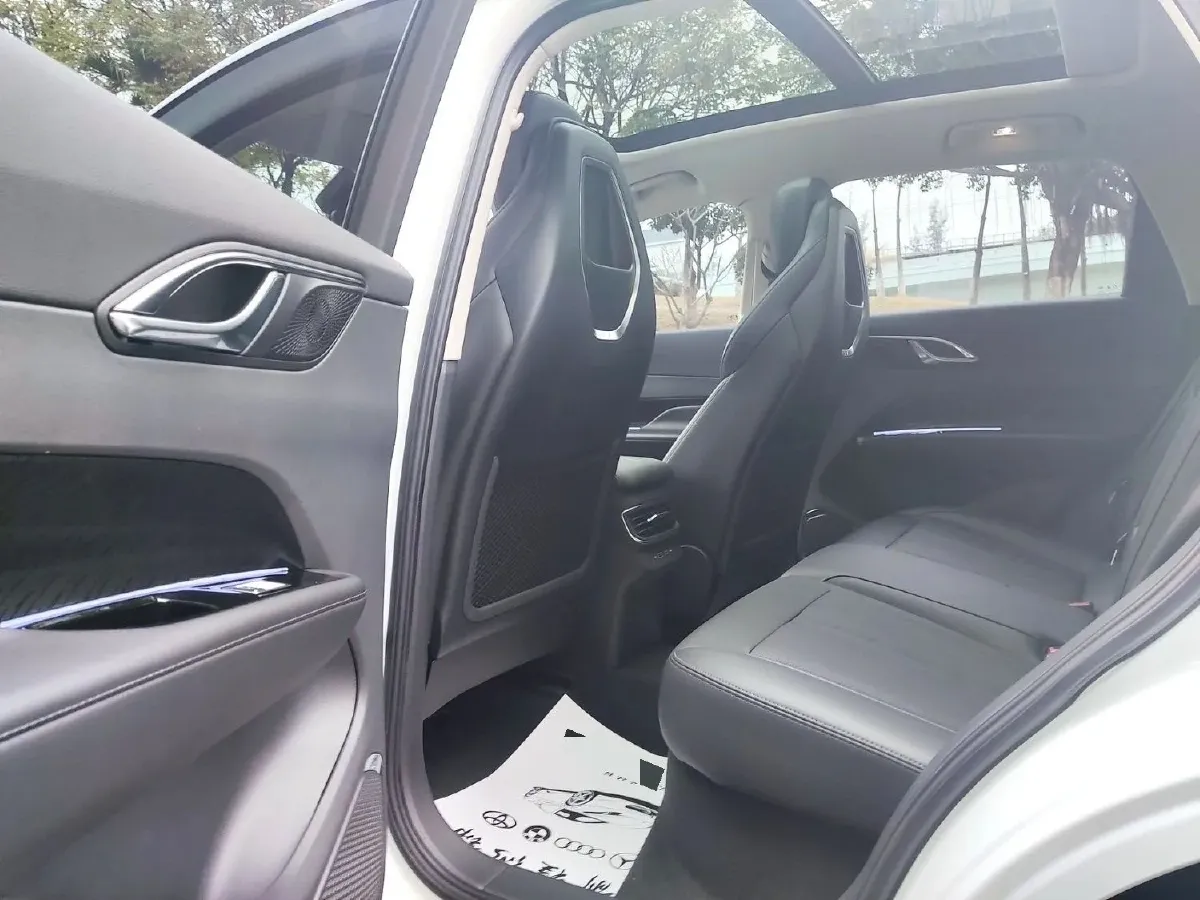 2024 HongQi HS3 1.5T 169HP L4 1DHT PHEV 18.4KWH,autocango,china used car exporter,china ev exporter,chinese used car exporter,chinese used ev exporter