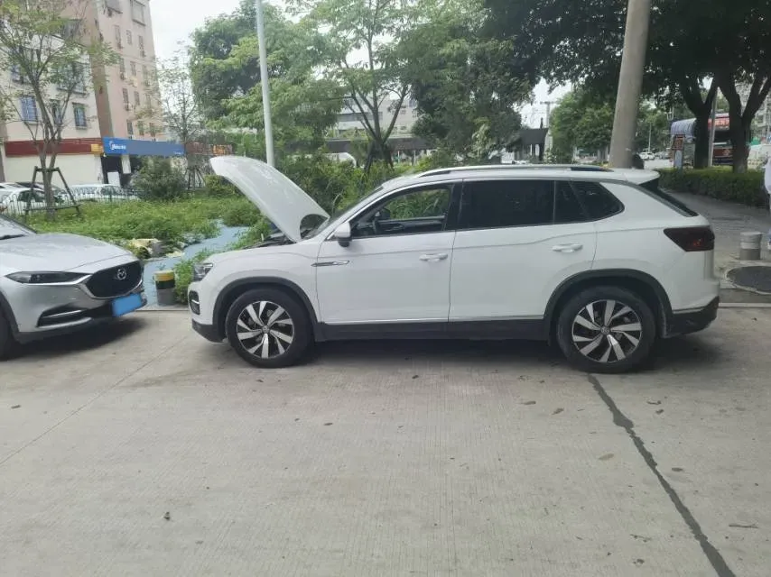 2019 MINI CLUBMAN 1.5T 102HP L3 6AT,autocango,china used car exporter,china ev exporter,chinese used car exporter,chinese used ev exporter