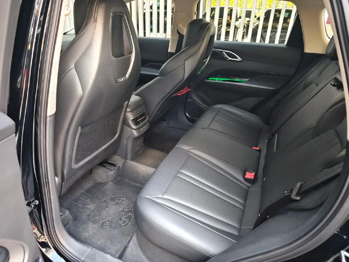 2024 HongQi HS3 1.5T 169HP L4 1DHT PHEV 18.4KWH,autocango,china used car exporter,china ev exporter,chinese used car exporter,chinese used ev exporter