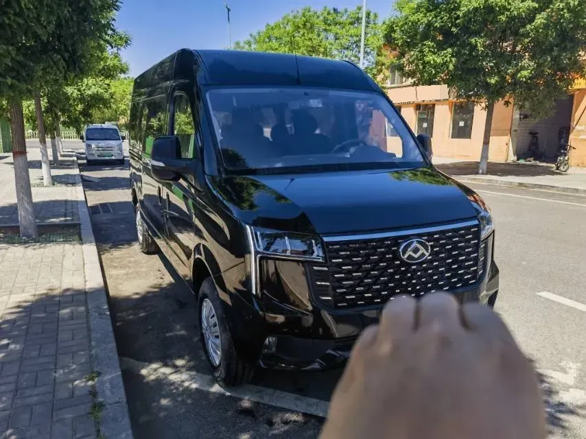 2023 MAXUS XinTu V80 2.0T 139HP L4 6MT,autocango,china used car exporter,china ev exporter,chinese used car exporter,chinese used ev exporter
