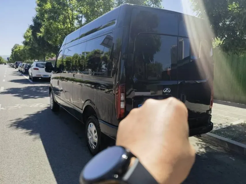 2023 MAXUS XinTu V80 2.0T 139HP L4 6MT,autocango,china used car exporter,china ev exporter,chinese used car exporter,chinese used ev exporter