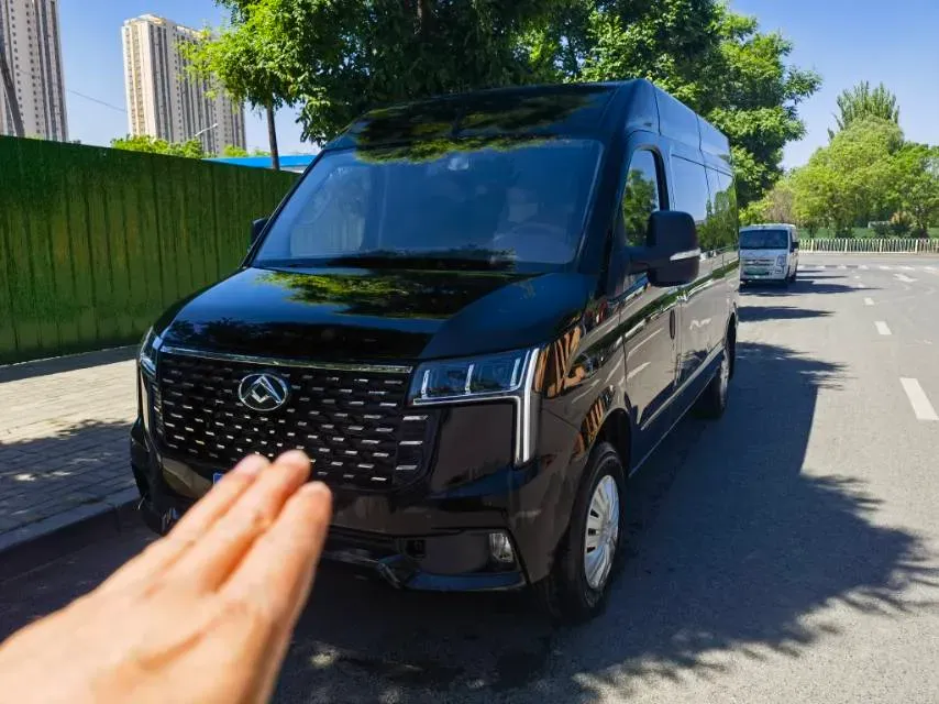 2023 MAXUS XinTu V80 2.0T 139HP L4 6MT,autocango,china used car exporter,china ev exporter,chinese used car exporter,chinese used ev exporter