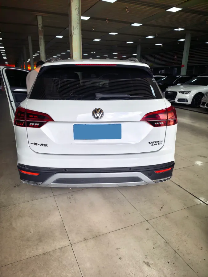 2019 Jeep Cherokee 2.0T 234HP L4 9AT,autocango,china used car exporter,china ev exporter,chinese used car exporter,chinese used ev exporter