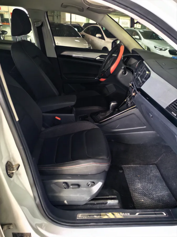 2019 Jeep Cherokee 2.0T 234HP L4 9AT,autocango,china used car exporter,china ev exporter,chinese used car exporter,chinese used ev exporter