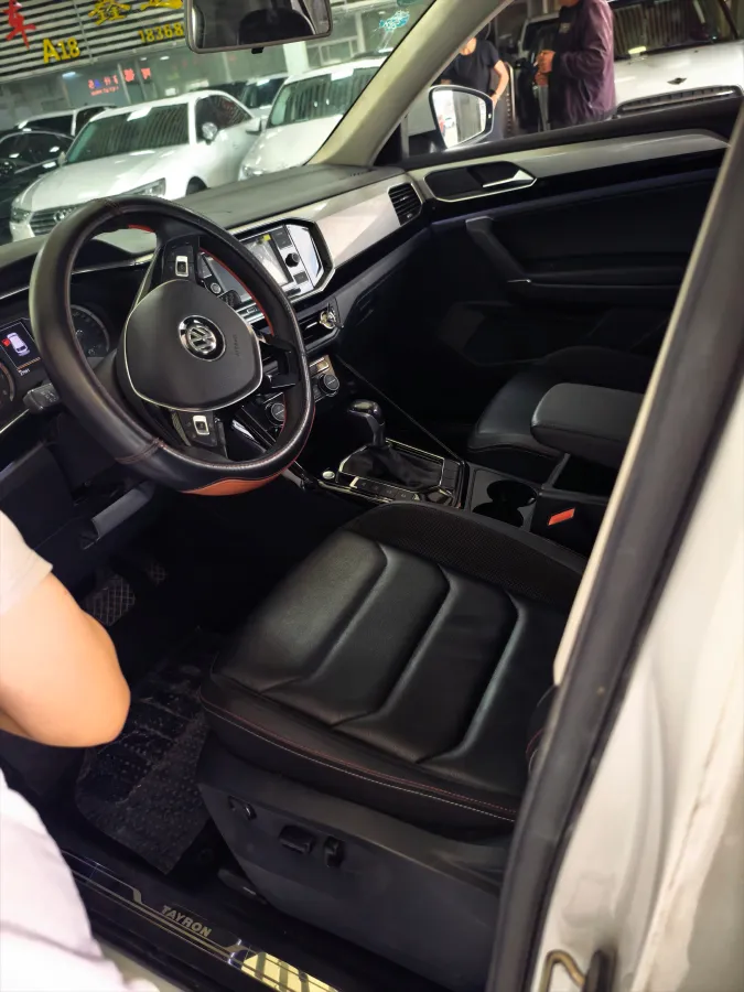 2019 Jeep Cherokee 2.0T 234HP L4 9AT,autocango,china used car exporter,china ev exporter,chinese used car exporter,chinese used ev exporter