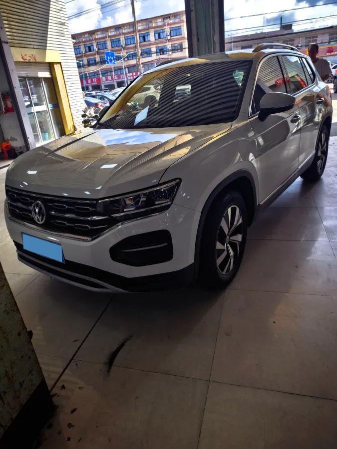 2019 Jeep Cherokee 2.0T 234HP L4 9AT,autocango,china used car exporter,china ev exporter,chinese used car exporter,chinese used ev exporter