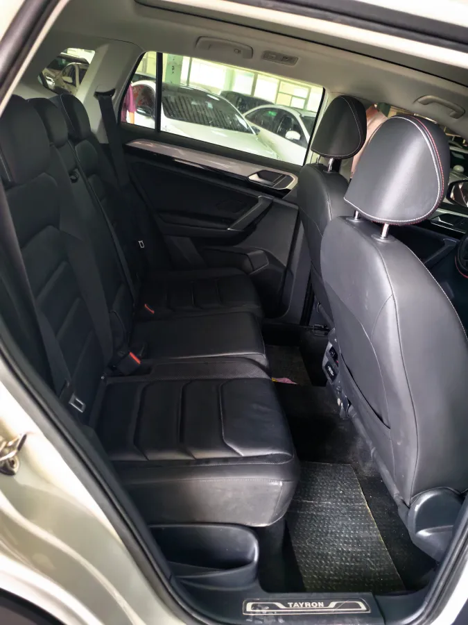 2019 Jeep Cherokee 2.0T 234HP L4 9AT,autocango,china used car exporter,china ev exporter,chinese used car exporter,chinese used ev exporter