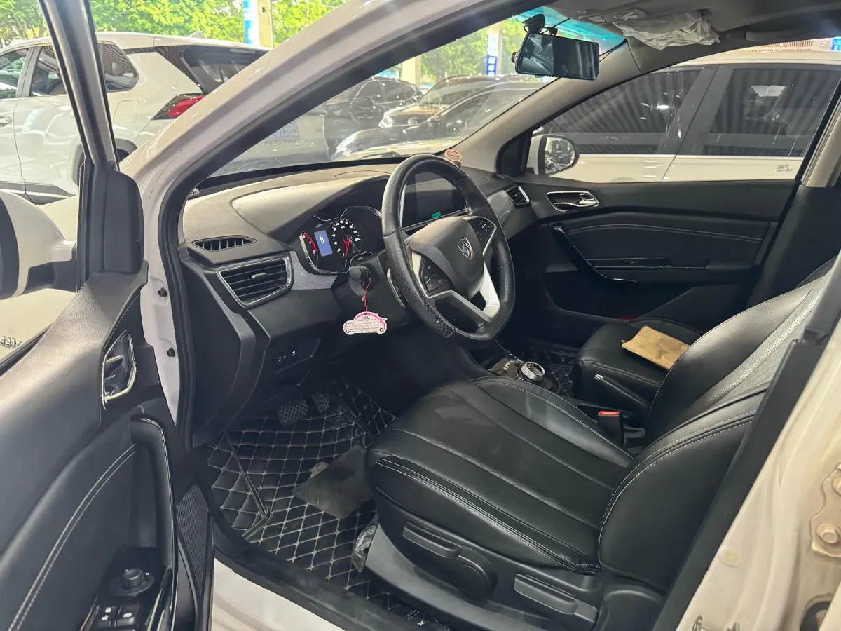 2018 BaoJun 360 1.5L 112HP L4 6MT,autocango,china used car exporter,china ev exporter,chinese used car exporter,chinese used ev exporter
