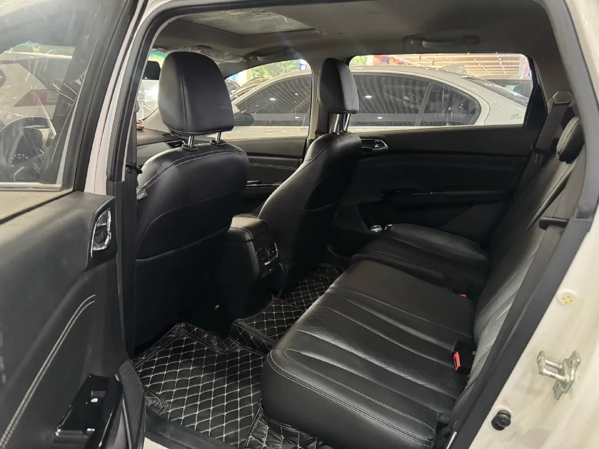 2018 BaoJun 360 1.5L 112HP L4 6MT,autocango,china used car exporter,china ev exporter,chinese used car exporter,chinese used ev exporter