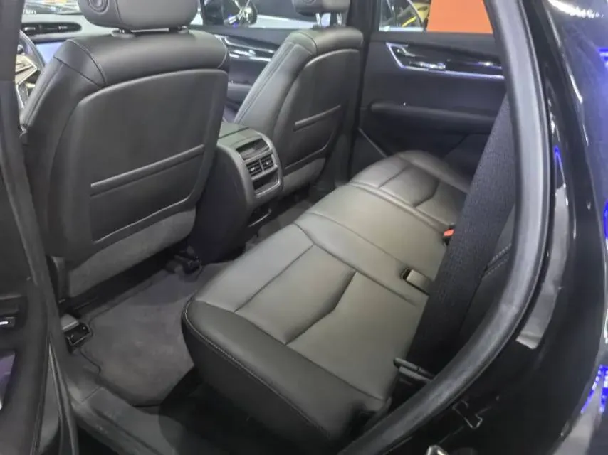 2022 Cadillac XT5 2.0T 237HP L4 9AT,autocango,china used car exporter,china ev exporter,chinese used car exporter,chinese used ev exporter