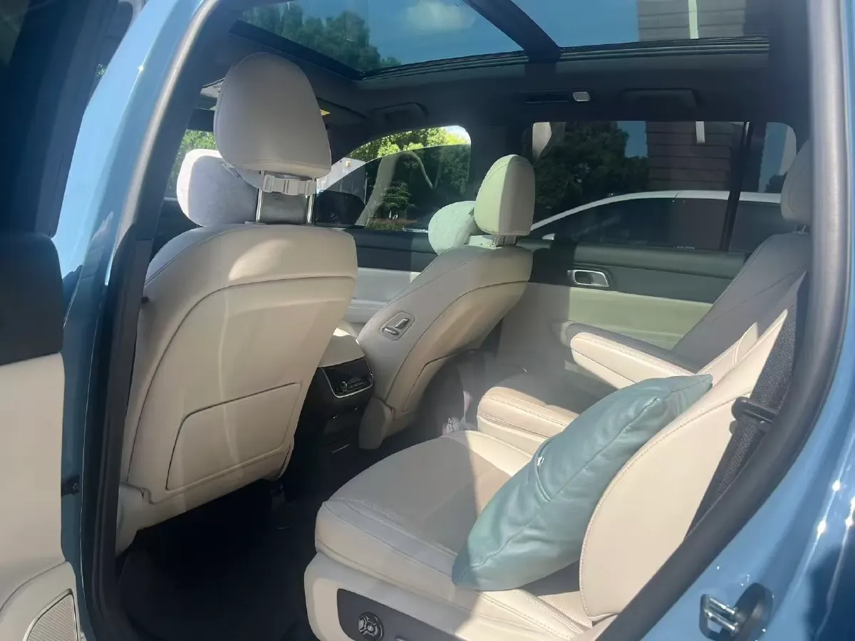 2021 Li ONE Range Extended 131HP REEV 40.5KWH,autocango,china used car exporter,china ev exporter,chinese used car exporter,chinese used ev exporter