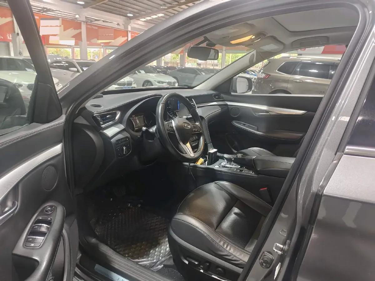 2018 Infiniti QX30 2.0T 211HP L4 7DCT,autocango,china used car exporter,china ev exporter,chinese used car exporter,chinese used ev exporter