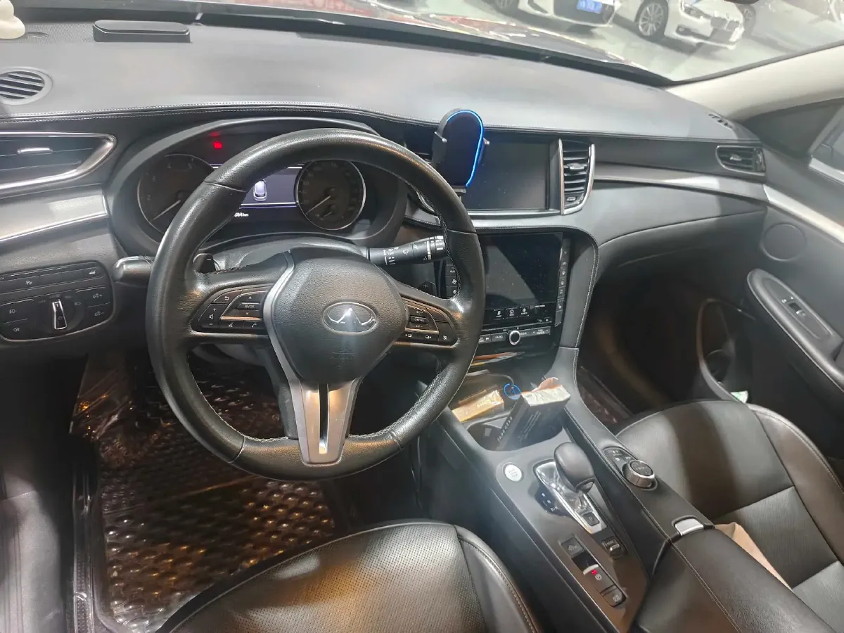 2018 Infiniti QX30 2.0T 211HP L4 7DCT,autocango,china used car exporter,china ev exporter,chinese used car exporter,chinese used ev exporter