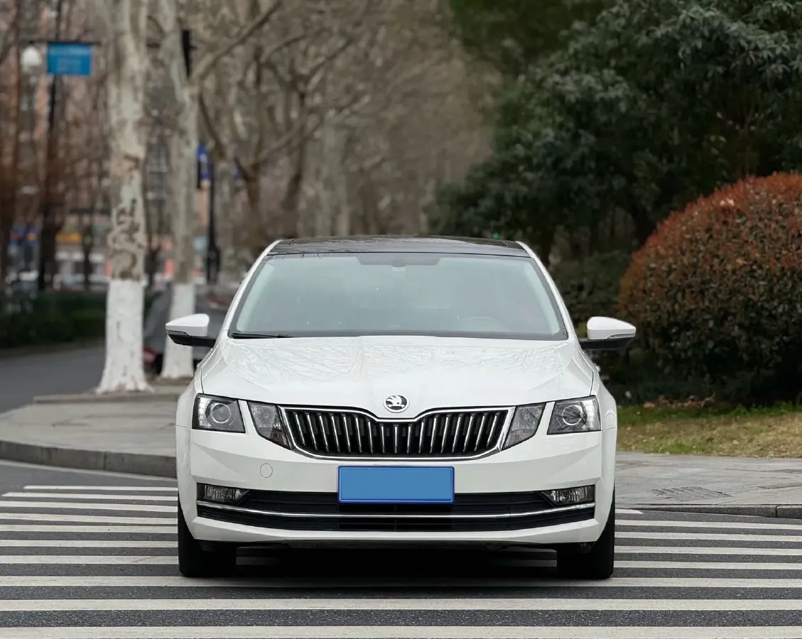 2018 Skoda Octavia 1.2T 116HP L4 7DCT,autocango,china used car exporter,china ev exporter,chinese used car exporter,chinese used ev exporter