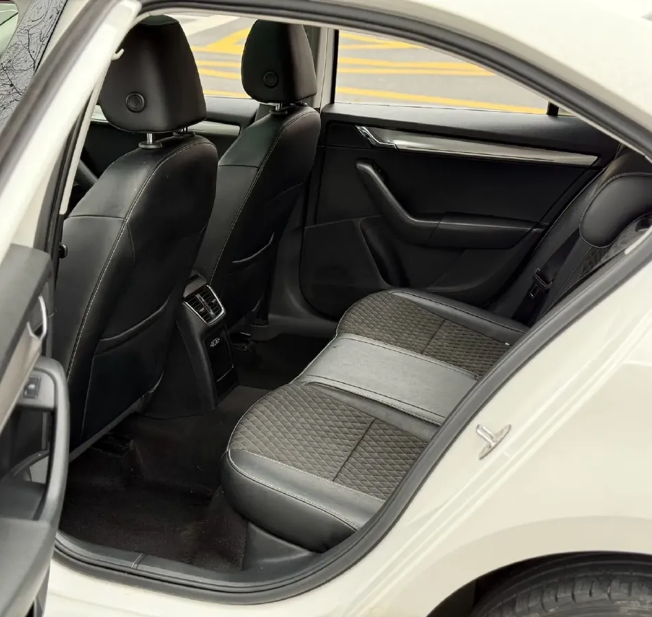2018 Skoda Octavia 1.2T 116HP L4 7DCT,autocango,china used car exporter,china ev exporter,chinese used car exporter,chinese used ev exporter