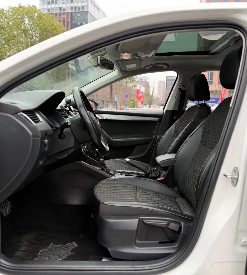 2018 Skoda Octavia 1.2T 116HP L4 7DCT,autocango,china used car exporter,china ev exporter,chinese used car exporter,chinese used ev exporter